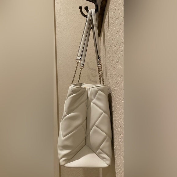 NWOT DKNY Medium Veronica Cream Quilted Satchel Shoulder Bag Gold-Tone Chain - Picture 8 of 16